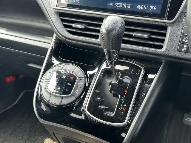 トヨタ ヴォクシー ZS 煌Ⅲ 宮城県 2020(令2)年 6.4万km ブラッキッシュアゲハガラスフレーク ワンオーナー/セーフティセンス/・プリクラッシュセーフティ/・レーンディパーチャーアラート/・オートマチックハイビーム/・先行車発進告知/クリアランスソナー/パーキングサポートブレーキ/純正10インチナビ（NSZN-Z68T）/・CD/DVD/・Bluetooth/・フルセグTVTVキャンセラー有/バックカメラ/ビルトインETC/ドライブレコーダー/両側パワースライドドア/ハーフレザーシート/革巻きステアリング/クルーズコントロール/ステアリングスイッチ/LEDヘッドランプ/フォグランプ/オートライト/スマートキー＆プッシュスタート/スペアキー/電動格納ミラー/純正16インチAW/純正フロアマット/W/サイド/カーテンエアバッグ/取扱説明書/保証書