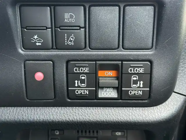 トヨタ ヴォクシー ZS 煌Ⅲ 宮城県 2020(令2)年 6.4万km ブラッキッシュアゲハガラスフレーク ワンオーナー/セーフティセンス/・プリクラッシュセーフティ/・レーンディパーチャーアラート/・オートマチックハイビーム/・先行車発進告知/クリアランスソナー/パーキングサポートブレーキ/純正10インチナビ（NSZN-Z68T）/・CD/DVD/・Bluetooth/・フルセグTVTVキャンセラー有/バックカメラ/ビルトインETC/ドライブレコーダー/両側パワースライドドア/ハーフレザーシート/革巻きステアリング/クルーズコントロール/ステアリングスイッチ/LEDヘッドランプ/フォグランプ/オートライト/スマートキー＆プッシュスタート/スペアキー/電動格納ミラー/純正16インチAW/純正フロアマット/W/サイド/カーテンエアバッグ/取扱説明書/保証書