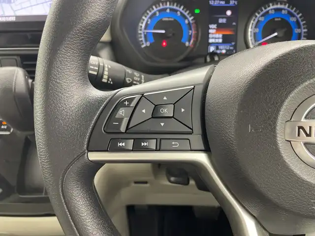 日産 ルークス X 群馬県 2021(令3)年 1.9万km フローズンバニラパール/アッシュブラウンM クリアランスソナー（F/R）　衝突被害軽減ブレーキ　レーンアシスト　純正９インチSDナビ（CD/DVD/SD/Bluetooth/フルセグTV）　アラウンドビューモニター　両側パワースライドドア（ハンズフリー）　アイドリングストップ　ステアリングスイッチ　オートライト　オートハイビーム　ハロゲン　ヘッドライトレベライザー　電動格納ミラー　ウィンカーミラー　純正フロアマット　純正バイザー　プッシュスタート　スマートキー　リアサンシェード（左右）　リアサーキュレーター