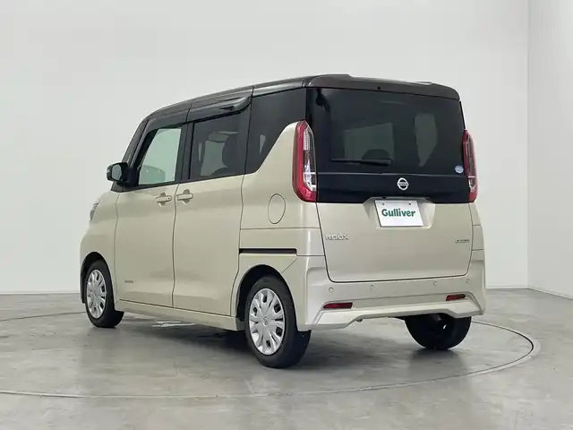 日産 ルークス X 群馬県 2021(令3)年 1.9万km フローズンバニラパール/アッシュブラウンM クリアランスソナー（F/R）　衝突被害軽減ブレーキ　レーンアシスト　純正９インチSDナビ（CD/DVD/SD/Bluetooth/フルセグTV）　アラウンドビューモニター　両側パワースライドドア（ハンズフリー）　アイドリングストップ　ステアリングスイッチ　オートライト　オートハイビーム　ハロゲン　ヘッドライトレベライザー　電動格納ミラー　ウィンカーミラー　純正フロアマット　純正バイザー　プッシュスタート　スマートキー　リアサンシェード（左右）　リアサーキュレーター