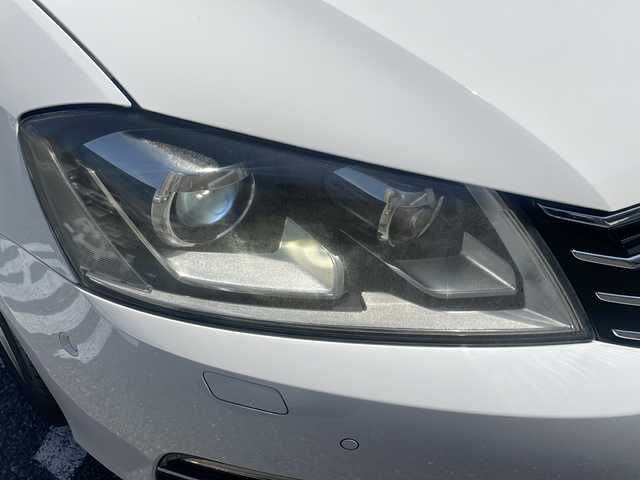 フォルクスワーゲン パサート TSI ハイライン BM 広島県 2014(平26)年 2.3万km キャンディホワイト /登録時走行距離/　　　　　　　22733キロ/純正ナビ/バックカメラ/地デジ/黒革シート/シートヒーター/クルーズコントロール/ETC/新車時整備手帳/　　【保証書】/取扱説明書/
