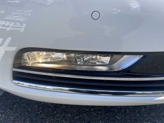 フォルクスワーゲン パサート TSI ハイライン BM 広島県 2014(平26)年 2.3万km キャンディホワイト /登録時走行距離/　　　　　　　22733キロ/純正ナビ/バックカメラ/地デジ/黒革シート/シートヒーター/クルーズコントロール/ETC/新車時整備手帳/　　【保証書】/取扱説明書/