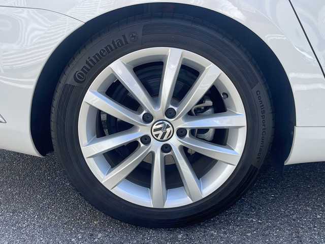フォルクスワーゲン パサート TSI ハイライン BM 広島県 2014(平26)年 2.3万km キャンディホワイト /登録時走行距離/　　　　　　　22733キロ/純正ナビ/バックカメラ/地デジ/黒革シート/シートヒーター/クルーズコントロール/ETC/新車時整備手帳/　　【保証書】/取扱説明書/