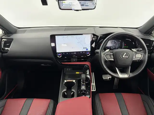 レクサス ＮＸ 350h Fスポーツ 愛知県 2023(令5)年 1.2万km パール レクサスセーフティ＋/　・プリクラッシュセーフティ/　・レーンキープアシスト/　・アダプティブクルーズコントロール/　・ブラインドスポットモニタ/ワンオーナー/パノラマルーフ/純正ナビ/　ーBT/フルセグTV/AppleCarPlay/AndroidAuto/全周囲カメラ/ＥＴＣ２．０/デジタルインナーミラー/前後ドラレコ/赤黒レザーシート/パワーバックドア/スマートキー×２/純正２０インチＡＷ
