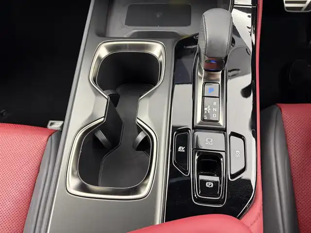レクサス ＮＸ 350h Fスポーツ 愛知県 2023(令5)年 1.2万km パール レクサスセーフティ＋/　・プリクラッシュセーフティ/　・レーンキープアシスト/　・アダプティブクルーズコントロール/　・ブラインドスポットモニタ/ワンオーナー/パノラマルーフ/純正ナビ/　ーBT/フルセグTV/AppleCarPlay/AndroidAuto/全周囲カメラ/ＥＴＣ２．０/デジタルインナーミラー/前後ドラレコ/赤黒レザーシート/パワーバックドア/スマートキー×２/純正２０インチＡＷ