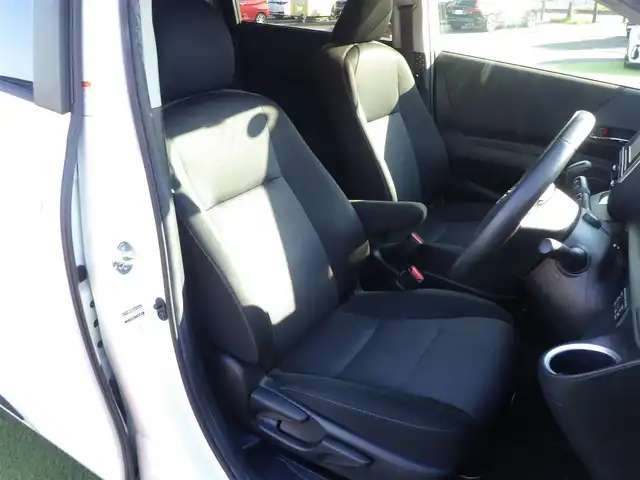 トヨタ シエンタ G セーフティエディション 千葉県 2020(令2)年 5.5万km ホワイトパールクリスタルシャイン Toyota Safety Sense/プリクラッシュセーフティ/・レーンディパーチャーアラート/・オートハイビーム/両側パワースライドドア/純正SDナビ/地デジTV/【DVD/CD再生機能　Bluetooth接続】/パノラミックビューモニター/ドライブレコーダー（前後撮影）/革巻きステアリング/ステアリングヒーター/ステアリングスイッチ/ETC/HIDヘッドライト/ウインカーミラー/クリアランスソナー/スマートキー