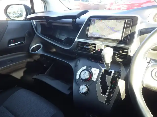 トヨタ シエンタ G セーフティエディション 千葉県 2020(令2)年 5.5万km ホワイトパールクリスタルシャイン Toyota Safety Sense/プリクラッシュセーフティ/・レーンディパーチャーアラート/・オートハイビーム/両側パワースライドドア/純正SDナビ/地デジTV/【DVD/CD再生機能　Bluetooth接続】/パノラミックビューモニター/ドライブレコーダー（前後撮影）/革巻きステアリング/ステアリングヒーター/ステアリングスイッチ/ETC/HIDヘッドライト/ウインカーミラー/クリアランスソナー/スマートキー