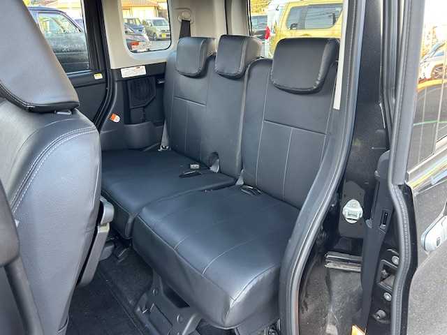 トヨタ ルーミー カスタムG 静岡県 2020(令2)年 0.9万km ブラックマイカメタリック 純正ナビ/(フルセグTV/BT/FM/AM)/ドライブレコーダー/バックカメラ/両側パワースライドドア/ETC/LEDヘッドライト/フォグランプ/オートライト/ウィンカーミラー/電動格納ミラー/純正14インチAW/シートリフター/プッシュスタート/純正フロアマット/保証書/取扱説明書