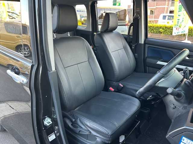 トヨタ ルーミー カスタムG 静岡県 2020(令2)年 0.9万km ブラックマイカメタリック 純正ナビ/(フルセグTV/BT/FM/AM)/ドライブレコーダー/バックカメラ/両側パワースライドドア/ETC/LEDヘッドライト/フォグランプ/オートライト/ウィンカーミラー/電動格納ミラー/純正14インチAW/シートリフター/プッシュスタート/純正フロアマット/保証書/取扱説明書