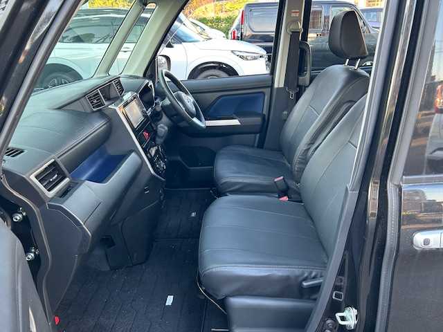 トヨタ ルーミー カスタムG 静岡県 2020(令2)年 0.9万km ブラックマイカメタリック 純正ナビ/(フルセグTV/BT/FM/AM)/ドライブレコーダー/バックカメラ/両側パワースライドドア/ETC/LEDヘッドライト/フォグランプ/オートライト/ウィンカーミラー/電動格納ミラー/純正14インチAW/シートリフター/プッシュスタート/純正フロアマット/保証書/取扱説明書