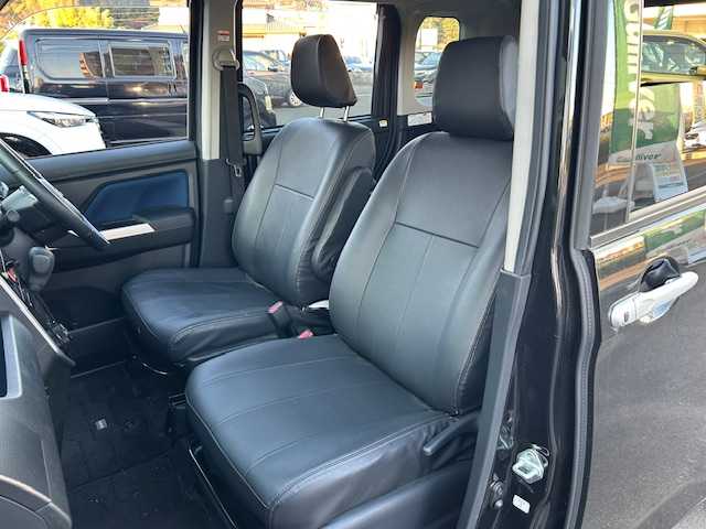 トヨタ ルーミー カスタムG 静岡県 2020(令2)年 0.9万km ブラックマイカメタリック 純正ナビ/(フルセグTV/BT/FM/AM)/ドライブレコーダー/バックカメラ/両側パワースライドドア/ETC/LEDヘッドライト/フォグランプ/オートライト/ウィンカーミラー/電動格納ミラー/純正14インチAW/シートリフター/プッシュスタート/純正フロアマット/保証書/取扱説明書