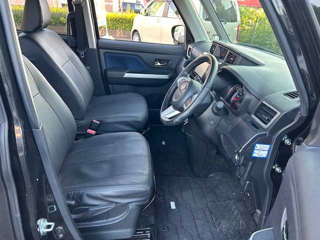 トヨタ ルーミー カスタムG 静岡県 2020(令2)年 0.9万km ブラックマイカメタリック 純正ナビ/(フルセグTV/BT/FM/AM)/ドライブレコーダー/バックカメラ/両側パワースライドドア/ETC/LEDヘッドライト/フォグランプ/オートライト/ウィンカーミラー/電動格納ミラー/純正14インチAW/シートリフター/プッシュスタート/純正フロアマット/保証書/取扱説明書