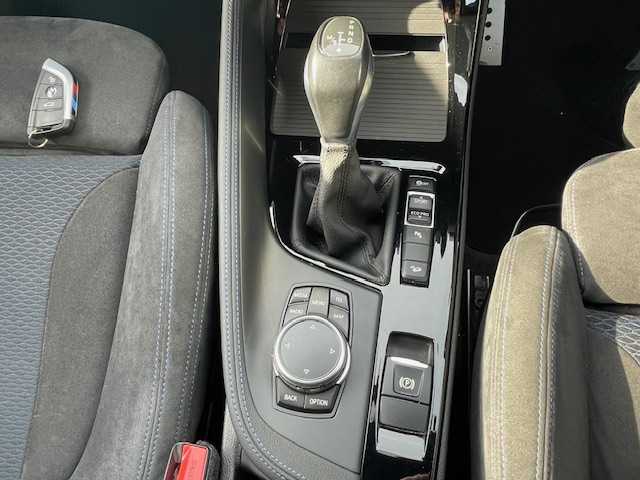 ＢＭＷ Ｘ１ xDrive 20i Mスポーツ 青森県 2016(平28)年 3.4万km アルピンホワイトⅢ Mスポーツ/Fスポイラー/記録簿５枚/純正１８ＡＷ/衝突軽減ブレーキ/純正ＨＤＤナビ/バックモニター/ＬＥＤヘッドライト/電動リアゲート/新車時保証書/取扱説明書