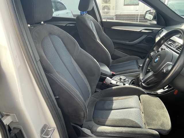 ＢＭＷ Ｘ１ xDrive 20i Mスポーツ 青森県 2016(平28)年 3.4万km アルピンホワイトⅢ Mスポーツ/Fスポイラー/記録簿５枚/純正１８ＡＷ/衝突軽減ブレーキ/純正ＨＤＤナビ/バックモニター/ＬＥＤヘッドライト/電動リアゲート/新車時保証書/取扱説明書