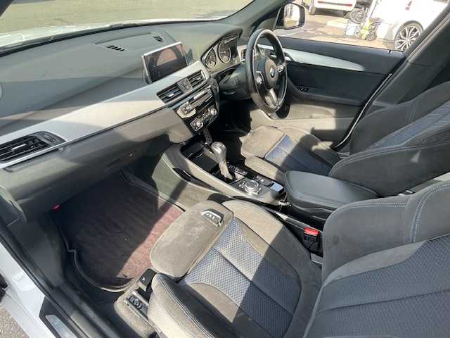 ＢＭＷ Ｘ１ xDrive 20i Mスポーツ 青森県 2016(平28)年 3.4万km アルピンホワイトⅢ Mスポーツ/Fスポイラー/記録簿５枚/純正１８ＡＷ/衝突軽減ブレーキ/純正ＨＤＤナビ/バックモニター/ＬＥＤヘッドライト/電動リアゲート/新車時保証書/取扱説明書