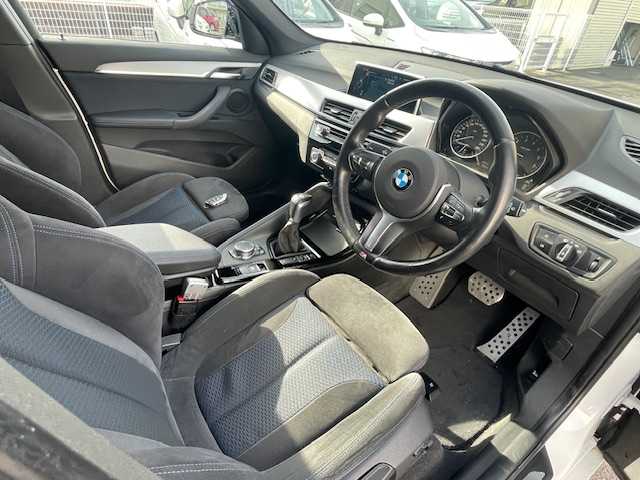 ＢＭＷ Ｘ１ xDrive 20i Mスポーツ 青森県 2016(平28)年 3.4万km アルピンホワイトⅢ Mスポーツ/Fスポイラー/記録簿５枚/純正１８ＡＷ/衝突軽減ブレーキ/純正ＨＤＤナビ/バックモニター/ＬＥＤヘッドライト/電動リアゲート/新車時保証書/取扱説明書