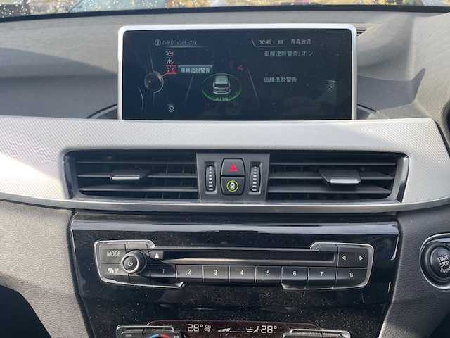 ＢＭＷ Ｘ１ xDrive 20i Mスポーツ 青森県 2016(平28)年 3.4万km アルピンホワイトⅢ Mスポーツ/Fスポイラー/記録簿５枚/純正１８ＡＷ/衝突軽減ブレーキ/純正ＨＤＤナビ/バックモニター/ＬＥＤヘッドライト/電動リアゲート/新車時保証書/取扱説明書