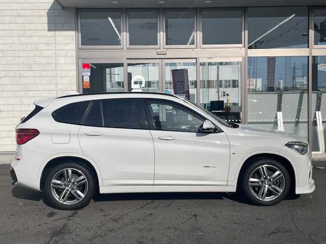 ＢＭＷ Ｘ１ xDrive 20i Mスポーツ 青森県 2016(平28)年 3.4万km アルピンホワイトⅢ Mスポーツ/Fスポイラー/記録簿５枚/純正１８ＡＷ/衝突軽減ブレーキ/純正ＨＤＤナビ/バックモニター/ＬＥＤヘッドライト/電動リアゲート/新車時保証書/取扱説明書