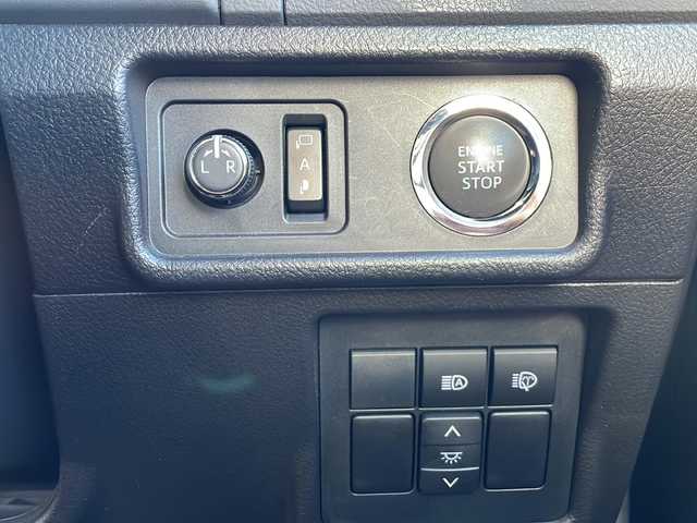 トヨタ ランドクルーザー プラド TX-L 70thアニバーサリーLTD 静岡県 2022(令4)年 2.3万km ホワイトパールクリスタルシャイン アルパインナビ/・フルセグTV/・FM/AM/・CD/DVD/・Bluetooth/・SD/・USB/・HDMI/・Apple Car Play/・Android Auto/主要装備/・サンルーフ/・ＥＴＣ/・茶革シート/・バックカメラ/・追従機能付クルコン/・オートハイビーム/・サイドカーテンエアバッグ/・前席パワーシート/・前席シートヒーター＆ベンチレーション/・ＭＴモード付ＡＴ/・プリクラッシュセーフティ/・クリアランスソナー/・車線逸脱警報