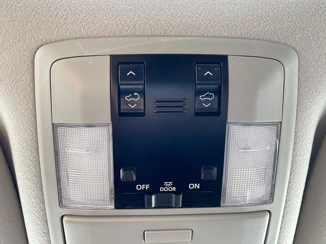 トヨタ ランドクルーザー プラド TX-L 70thアニバーサリーLTD 静岡県 2022(令4)年 2.3万km ホワイトパールクリスタルシャイン アルパインナビ/・フルセグTV/・FM/AM/・CD/DVD/・Bluetooth/・SD/・USB/・HDMI/・Apple Car Play/・Android Auto/主要装備/・サンルーフ/・ＥＴＣ/・茶革シート/・バックカメラ/・追従機能付クルコン/・オートハイビーム/・サイドカーテンエアバッグ/・前席パワーシート/・前席シートヒーター＆ベンチレーション/・ＭＴモード付ＡＴ/・プリクラッシュセーフティ/・クリアランスソナー/・車線逸脱警報