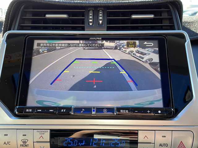 トヨタ ランドクルーザー プラド TX-L 70thアニバーサリーLTD 静岡県 2022(令4)年 2.3万km ホワイトパールクリスタルシャイン アルパインナビ/・フルセグTV/・FM/AM/・CD/DVD/・Bluetooth/・SD/・USB/・HDMI/・Apple Car Play/・Android Auto/主要装備/・サンルーフ/・ＥＴＣ/・茶革シート/・バックカメラ/・追従機能付クルコン/・オートハイビーム/・サイドカーテンエアバッグ/・前席パワーシート/・前席シートヒーター＆ベンチレーション/・ＭＴモード付ＡＴ/・プリクラッシュセーフティ/・クリアランスソナー/・車線逸脱警報