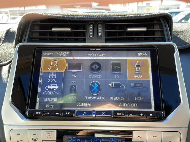 トヨタ ランドクルーザー プラド TX-L 70thアニバーサリーLTD 静岡県 2022(令4)年 2.3万km ホワイトパールクリスタルシャイン アルパインナビ/・フルセグTV/・FM/AM/・CD/DVD/・Bluetooth/・SD/・USB/・HDMI/・Apple Car Play/・Android Auto/主要装備/・サンルーフ/・ＥＴＣ/・茶革シート/・バックカメラ/・追従機能付クルコン/・オートハイビーム/・サイドカーテンエアバッグ/・前席パワーシート/・前席シートヒーター＆ベンチレーション/・ＭＴモード付ＡＴ/・プリクラッシュセーフティ/・クリアランスソナー/・車線逸脱警報