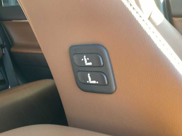 トヨタ ランドクルーザー プラド TX-L 70thアニバーサリーLTD 静岡県 2022(令4)年 2.3万km ホワイトパールクリスタルシャイン アルパインナビ/・フルセグTV/・FM/AM/・CD/DVD/・Bluetooth/・SD/・USB/・HDMI/・Apple Car Play/・Android Auto/主要装備/・サンルーフ/・ＥＴＣ/・茶革シート/・バックカメラ/・追従機能付クルコン/・オートハイビーム/・サイドカーテンエアバッグ/・前席パワーシート/・前席シートヒーター＆ベンチレーション/・ＭＴモード付ＡＴ/・プリクラッシュセーフティ/・クリアランスソナー/・車線逸脱警報