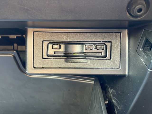 トヨタ ランドクルーザー プラド TX-L 70thアニバーサリーLTD 静岡県 2022(令4)年 2.3万km ホワイトパールクリスタルシャイン アルパインナビ/・フルセグTV/・FM/AM/・CD/DVD/・Bluetooth/・SD/・USB/・HDMI/・Apple Car Play/・Android Auto/主要装備/・サンルーフ/・ＥＴＣ/・茶革シート/・バックカメラ/・追従機能付クルコン/・オートハイビーム/・サイドカーテンエアバッグ/・前席パワーシート/・前席シートヒーター＆ベンチレーション/・ＭＴモード付ＡＴ/・プリクラッシュセーフティ/・クリアランスソナー/・車線逸脱警報