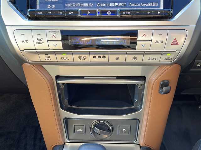 トヨタ ランドクルーザー プラド TX-L 70thアニバーサリーLTD 静岡県 2022(令4)年 2.3万km ホワイトパールクリスタルシャイン アルパインナビ/・フルセグTV/・FM/AM/・CD/DVD/・Bluetooth/・SD/・USB/・HDMI/・Apple Car Play/・Android Auto/主要装備/・サンルーフ/・ＥＴＣ/・茶革シート/・バックカメラ/・追従機能付クルコン/・オートハイビーム/・サイドカーテンエアバッグ/・前席パワーシート/・前席シートヒーター＆ベンチレーション/・ＭＴモード付ＡＴ/・プリクラッシュセーフティ/・クリアランスソナー/・車線逸脱警報