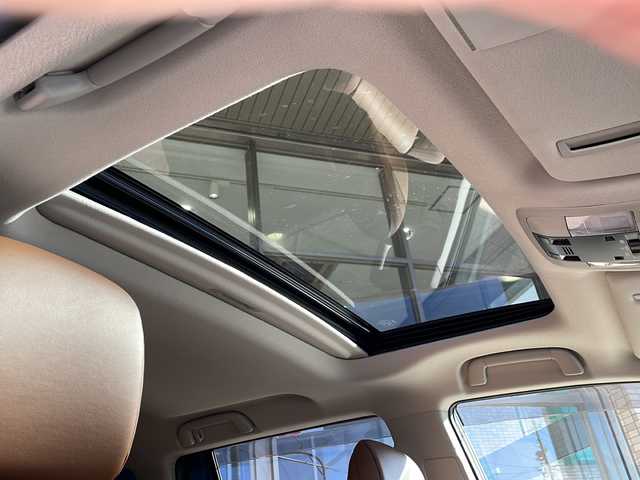 トヨタ ランドクルーザー プラド TX-L 70thアニバーサリーLTD 静岡県 2022(令4)年 2.3万km ホワイトパールクリスタルシャイン アルパインナビ/・フルセグTV/・FM/AM/・CD/DVD/・Bluetooth/・SD/・USB/・HDMI/・Apple Car Play/・Android Auto/主要装備/・サンルーフ/・ＥＴＣ/・茶革シート/・バックカメラ/・追従機能付クルコン/・オートハイビーム/・サイドカーテンエアバッグ/・前席パワーシート/・前席シートヒーター＆ベンチレーション/・ＭＴモード付ＡＴ/・プリクラッシュセーフティ/・クリアランスソナー/・車線逸脱警報