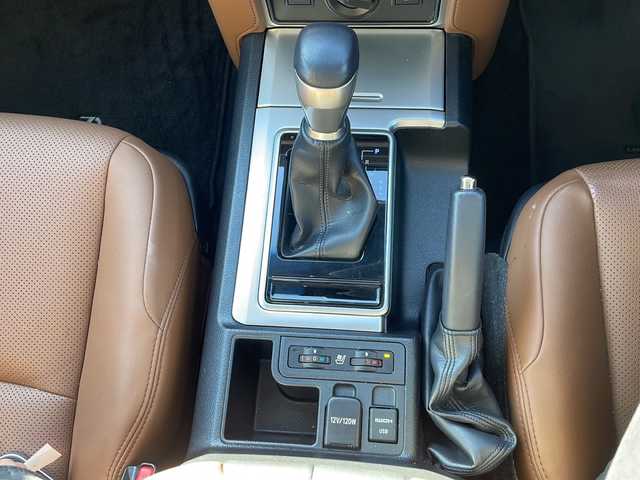 トヨタ ランドクルーザー プラド TX-L 70thアニバーサリーLTD 静岡県 2022(令4)年 2.3万km ホワイトパールクリスタルシャイン アルパインナビ/・フルセグTV/・FM/AM/・CD/DVD/・Bluetooth/・SD/・USB/・HDMI/・Apple Car Play/・Android Auto/主要装備/・サンルーフ/・ＥＴＣ/・茶革シート/・バックカメラ/・追従機能付クルコン/・オートハイビーム/・サイドカーテンエアバッグ/・前席パワーシート/・前席シートヒーター＆ベンチレーション/・ＭＴモード付ＡＴ/・プリクラッシュセーフティ/・クリアランスソナー/・車線逸脱警報