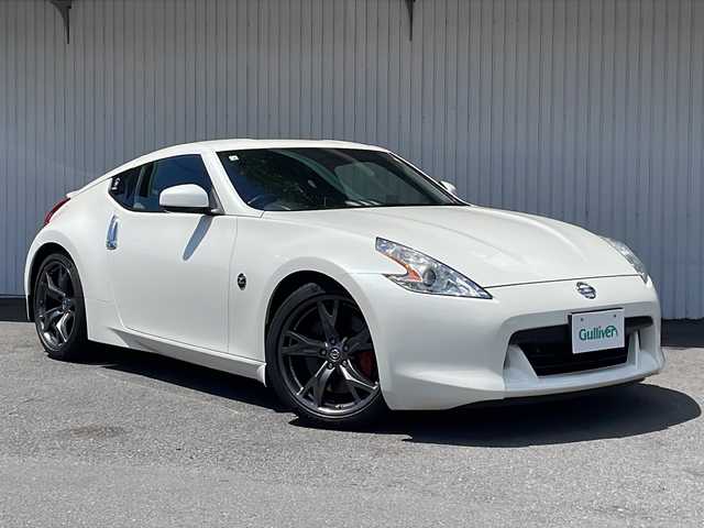 日産 フェアレディ Ｚ 40thアニバーサリー 長野県 2010(平22)年 5.4万km ブリリアントホワイトパール 純正メーカーHDDナビ/CD/ DVD/HDD/フルセグTV/バックカメラ/ハーフレザーシート/ビルドインETC/純正19インチアルミホイール/プッシュスタート/スマートキー/パワーシート/シートヒーター/オートライト/レーダー/純正フロアマット/取扱説明書/保証書/スペアキー