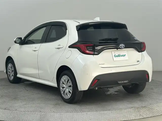トヨタ ヤリス ハイブリッド Z 道央・札幌 2020(令2)年 4.7万km ホワイトパールクリスタルシャイン ・４WD/・純正ディスプレイオーディオ/　BT/USB/フルセグ/・パノラミックビューモニター/・ビルトインETC2.0/・トヨタセーフティセンス/・プリクラッシュセーフティ/・レーントレーシングアシスト/・ブラインドスポットモニター/・クリアランスソナー/・リヤクロストラフィックアラート/・パーキングサポートブレーキ/・ロードサインアシスト/・オートハイビーム/・レーダークルーズコントロール/・前席シートヒーター/・LEDヘッドライト/・オートライト/・プッシュスタート/・スマートキー/・純正フロアマット/・ドアバイザー