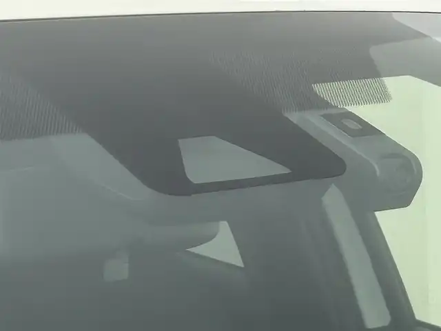 トヨタ ヤリス ハイブリッド Z 道央・札幌 2020(令2)年 4.7万km ホワイトパールクリスタルシャイン ・４WD/・純正ディスプレイオーディオ/　BT/USB/フルセグ/・パノラミックビューモニター/・ビルトインETC2.0/・トヨタセーフティセンス/・プリクラッシュセーフティ/・レーントレーシングアシスト/・ブラインドスポットモニター/・クリアランスソナー/・リヤクロストラフィックアラート/・パーキングサポートブレーキ/・ロードサインアシスト/・オートハイビーム/・レーダークルーズコントロール/・前席シートヒーター/・LEDヘッドライト/・オートライト/・プッシュスタート/・スマートキー/・純正フロアマット/・ドアバイザー