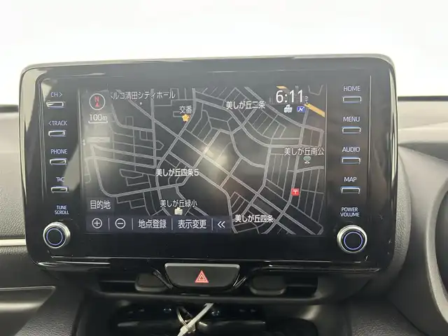 トヨタ ヤリス ハイブリッド Z 道央・札幌 2020(令2)年 4.7万km ホワイトパールクリスタルシャイン ・４WD/・純正ディスプレイオーディオ/　BT/USB/フルセグ/・パノラミックビューモニター/・ビルトインETC2.0/・トヨタセーフティセンス/・プリクラッシュセーフティ/・レーントレーシングアシスト/・ブラインドスポットモニター/・クリアランスソナー/・リヤクロストラフィックアラート/・パーキングサポートブレーキ/・ロードサインアシスト/・オートハイビーム/・レーダークルーズコントロール/・前席シートヒーター/・LEDヘッドライト/・オートライト/・プッシュスタート/・スマートキー/・純正フロアマット/・ドアバイザー