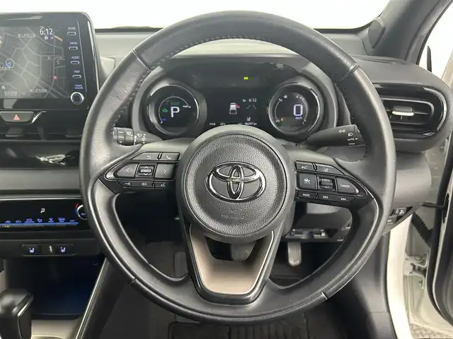 トヨタ ヤリス ハイブリッド Z 道央・札幌 2020(令2)年 4.7万km ホワイトパールクリスタルシャイン ・４WD/・純正ディスプレイオーディオ/　BT/USB/フルセグ/・パノラミックビューモニター/・ビルトインETC2.0/・トヨタセーフティセンス/・プリクラッシュセーフティ/・レーントレーシングアシスト/・ブラインドスポットモニター/・クリアランスソナー/・リヤクロストラフィックアラート/・パーキングサポートブレーキ/・ロードサインアシスト/・オートハイビーム/・レーダークルーズコントロール/・前席シートヒーター/・LEDヘッドライト/・オートライト/・プッシュスタート/・スマートキー/・純正フロアマット/・ドアバイザー