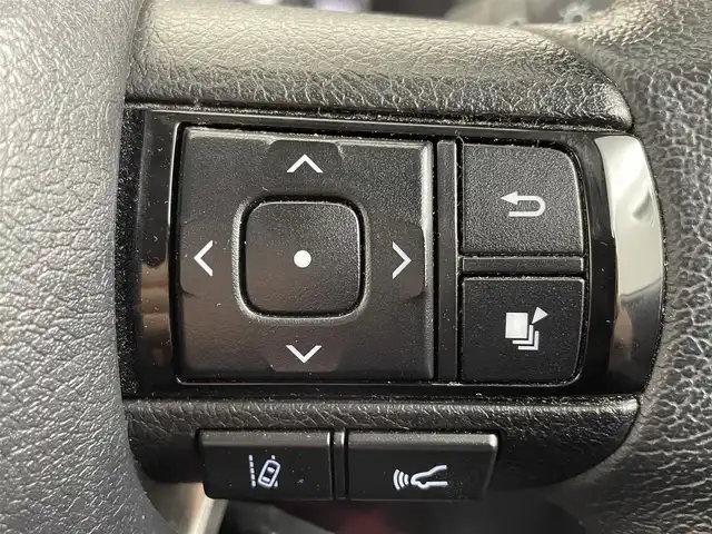 トヨタ ハイラックス Z 大阪府 2021(令3)年 3.5万km スーパーホワイトⅡ 禁煙車/プリクラッシュセーフティ　PCS/　・レーンディパーチャーアラート　LDA/　・レーダークルーズコントロール　ACC/　・ロードサインアシスト　RSA/　・先行車発進告知機能/純正ナビ/　Bluetooth/AM/FM/CD/DVD/AUX/ワンセグ/バックカメラ/LEDオートライト/スマートキー/純正ETC/MTモード付AT/革巻きステアリング/ステアリングスイッチ/電動格納ウィンカーミラー/トノカバー