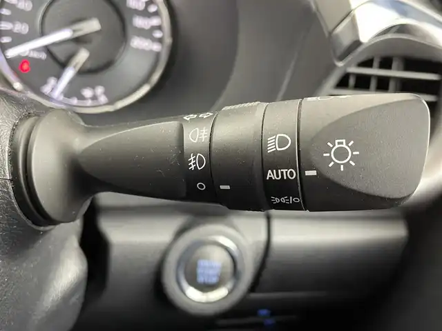 トヨタ ハイラックス Z 大阪府 2021(令3)年 3.5万km スーパーホワイトⅡ 禁煙車/プリクラッシュセーフティ　PCS/　・レーンディパーチャーアラート　LDA/　・レーダークルーズコントロール　ACC/　・ロードサインアシスト　RSA/　・先行車発進告知機能/純正ナビ/　Bluetooth/AM/FM/CD/DVD/AUX/ワンセグ/バックカメラ/LEDオートライト/スマートキー/純正ETC/MTモード付AT/革巻きステアリング/ステアリングスイッチ/電動格納ウィンカーミラー/トノカバー