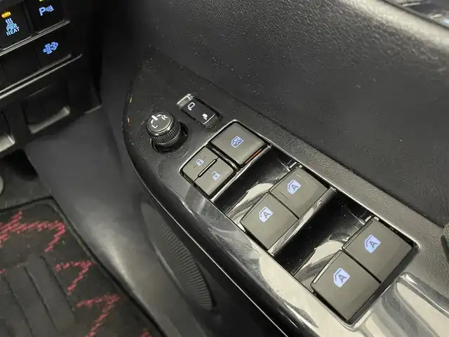 トヨタ ハイラックス Z 大阪府 2021(令3)年 3.5万km スーパーホワイトⅡ 禁煙車/プリクラッシュセーフティ　PCS/　・レーンディパーチャーアラート　LDA/　・レーダークルーズコントロール　ACC/　・ロードサインアシスト　RSA/　・先行車発進告知機能/純正ナビ/　Bluetooth/AM/FM/CD/DVD/AUX/ワンセグ/バックカメラ/LEDオートライト/スマートキー/純正ETC/MTモード付AT/革巻きステアリング/ステアリングスイッチ/電動格納ウィンカーミラー/トノカバー