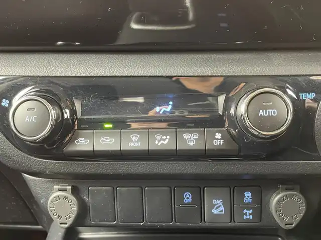 トヨタ ハイラックス Z 大阪府 2021(令3)年 3.5万km スーパーホワイトⅡ 禁煙車/プリクラッシュセーフティ　PCS/　・レーンディパーチャーアラート　LDA/　・レーダークルーズコントロール　ACC/　・ロードサインアシスト　RSA/　・先行車発進告知機能/純正ナビ/　Bluetooth/AM/FM/CD/DVD/AUX/ワンセグ/バックカメラ/LEDオートライト/スマートキー/純正ETC/MTモード付AT/革巻きステアリング/ステアリングスイッチ/電動格納ウィンカーミラー/トノカバー