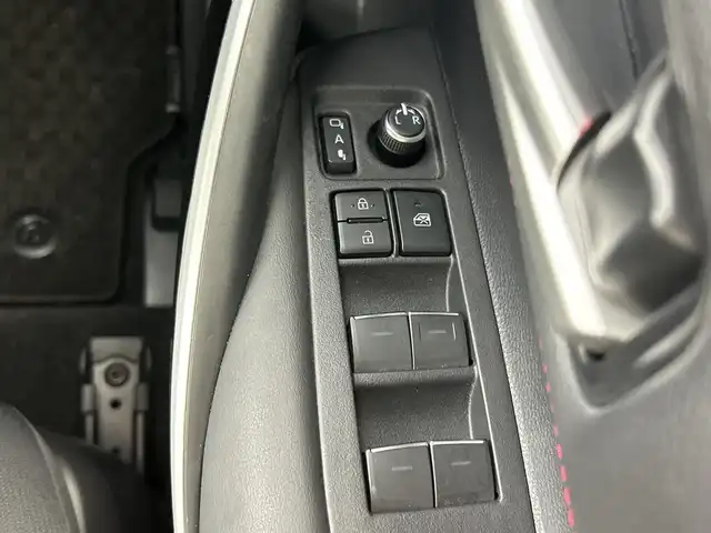 トヨタ カローラ スポーツ G Z 愛知県 2019(令1)年 3.5万km ホワイトパールクリスタルシャイン 禁煙車/純正7インチナビ/（AM/FM/Bluetooth/USB)/バックカメラ/トヨタセーフティセンス/・プリクラッシュセーフティ/・オートマチックハイビーム/・レーダークルーズコントロール/・レーントレーシングアシスト/・クリアランスソナー/・パーキングサポートブレーキ/・ロードサインアシスト/ドライブレコーダー/ETC2.0/アイドリングストップ/スマートキー/プッシュスタート/純正18インチアルミホイール/純正フロアマット