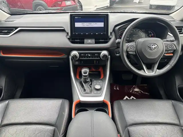 トヨタ ＲＡＶ４ アドベンチャー 長野県 2019(令1)年 3.9万km アティチュードブラックマイカ ・4WD/・純正ナビ/・バックカメラ/・ビルトインETC/・ユピテル前後ドラレコ/・デジタルインナーミラー/・フルセグTV/・Bluetooth/・追従機能付クルコン/・19インチアルミホイール/・衝突被害軽減システム/・横滑り防止機能/・電動パーキングブレーキ/・オートホールド機能/・ダウンヒルアシスト/・オートマチックハイビーム/・ステアリングヒーター/・ステアリングスイッチ/・革巻ステアリング/・前席シートヒーター・シートエアコン/・運転席パワーシート/・スマートキー/・プッシュスタート/・スペアキー/・取扱説明書/・保証書