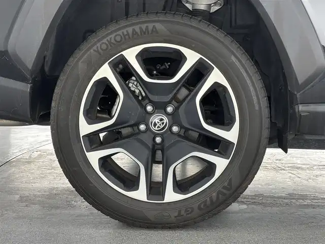 トヨタ ＲＡＶ４ アドベンチャー 長野県 2019(令1)年 3.9万km アティチュードブラックマイカ ・4WD/・純正ナビ/・バックカメラ/・ビルトインETC/・ユピテル前後ドラレコ/・デジタルインナーミラー/・フルセグTV/・Bluetooth/・追従機能付クルコン/・19インチアルミホイール/・衝突被害軽減システム/・横滑り防止機能/・電動パーキングブレーキ/・オートホールド機能/・ダウンヒルアシスト/・オートマチックハイビーム/・ステアリングヒーター/・ステアリングスイッチ/・革巻ステアリング/・前席シートヒーター・シートエアコン/・運転席パワーシート/・スマートキー/・プッシュスタート/・スペアキー/・取扱説明書/・保証書