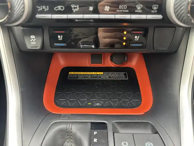 トヨタ ＲＡＶ４ アドベンチャー 長野県 2019(令1)年 3.9万km アティチュードブラックマイカ ・4WD/・純正ナビ/・バックカメラ/・ビルトインETC/・ユピテル前後ドラレコ/・デジタルインナーミラー/・フルセグTV/・Bluetooth/・追従機能付クルコン/・19インチアルミホイール/・衝突被害軽減システム/・横滑り防止機能/・電動パーキングブレーキ/・オートホールド機能/・ダウンヒルアシスト/・オートマチックハイビーム/・ステアリングヒーター/・ステアリングスイッチ/・革巻ステアリング/・前席シートヒーター・シートエアコン/・運転席パワーシート/・スマートキー/・プッシュスタート/・スペアキー/・取扱説明書/・保証書