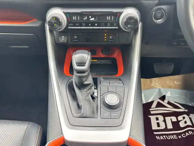 トヨタ ＲＡＶ４ アドベンチャー 長野県 2019(令1)年 3.9万km アティチュードブラックマイカ ・4WD/・純正ナビ/・バックカメラ/・ビルトインETC/・ユピテル前後ドラレコ/・デジタルインナーミラー/・フルセグTV/・Bluetooth/・追従機能付クルコン/・19インチアルミホイール/・衝突被害軽減システム/・横滑り防止機能/・電動パーキングブレーキ/・オートホールド機能/・ダウンヒルアシスト/・オートマチックハイビーム/・ステアリングヒーター/・ステアリングスイッチ/・革巻ステアリング/・前席シートヒーター・シートエアコン/・運転席パワーシート/・スマートキー/・プッシュスタート/・スペアキー/・取扱説明書/・保証書