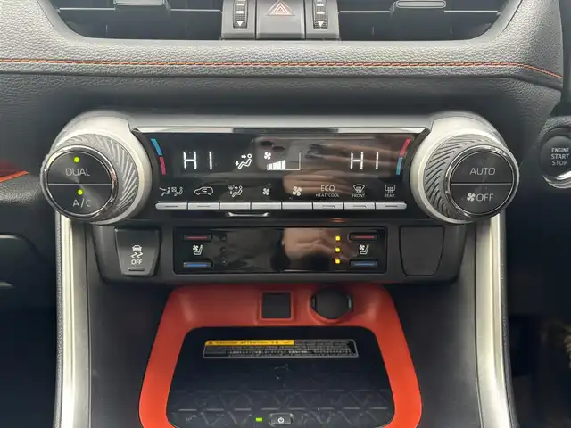 トヨタ ＲＡＶ４ アドベンチャー 長野県 2019(令1)年 3.9万km アティチュードブラックマイカ ・4WD/・純正ナビ/・バックカメラ/・ビルトインETC/・ユピテル前後ドラレコ/・デジタルインナーミラー/・フルセグTV/・Bluetooth/・追従機能付クルコン/・19インチアルミホイール/・衝突被害軽減システム/・横滑り防止機能/・電動パーキングブレーキ/・オートホールド機能/・ダウンヒルアシスト/・オートマチックハイビーム/・ステアリングヒーター/・ステアリングスイッチ/・革巻ステアリング/・前席シートヒーター・シートエアコン/・運転席パワーシート/・スマートキー/・プッシュスタート/・スペアキー/・取扱説明書/・保証書