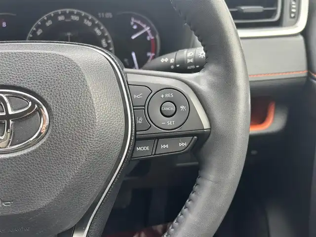 トヨタ ＲＡＶ４ アドベンチャー 長野県 2019(令1)年 3.9万km アティチュードブラックマイカ ・4WD/・純正ナビ/・バックカメラ/・ビルトインETC/・ユピテル前後ドラレコ/・デジタルインナーミラー/・フルセグTV/・Bluetooth/・追従機能付クルコン/・19インチアルミホイール/・衝突被害軽減システム/・横滑り防止機能/・電動パーキングブレーキ/・オートホールド機能/・ダウンヒルアシスト/・オートマチックハイビーム/・ステアリングヒーター/・ステアリングスイッチ/・革巻ステアリング/・前席シートヒーター・シートエアコン/・運転席パワーシート/・スマートキー/・プッシュスタート/・スペアキー/・取扱説明書/・保証書