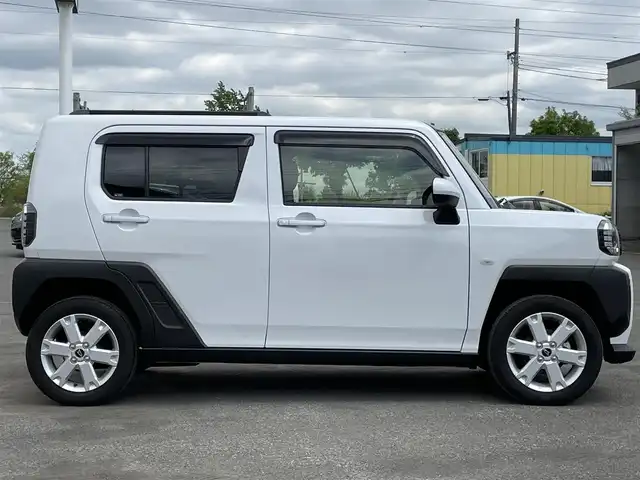 ダイハツ タフト G 道央・札幌 2024(令6)年 0.5万km シャイニングホワイトパール ４WD/ワンオーナー/ガラスルーフ/純正ディーラーOPナビ/CD/DVD/BT/フルセグ/衝突被害軽減ブレーキ/横滑り防止装置/レーンキープアシスト/コーナーセンサー/バックカメラ/ETC/ドライブレコーダー/アイドリングストップ/PWRMODE/前席シートヒーター/革巻きステアリング/ステアリングリモコン/電動パーキング/ブレーキホールド/レーダー探知機/プッシュスタート/スマートキー/LEDヘッドライト/オートライト/オートハイビーム/フォグランプ/電動格納ミラー/純正フロアマット/ドアバイザー/スペアキー/純正エンジンスターター/社外AW付冬タイヤ積込/165/65/R15/2023年/山9mm