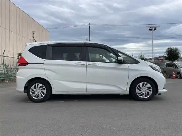 ホンダ フリード G ホンダセンシング 東京都 2021(令3)年 3.4万km プラチナホワイトパール ホンダセンシング/・CMBS/・歩行者事故低減ステアリング/・ACC/・LKAS/・誤発信抑制機能/両側パワースライドドア/ナビ装着スペシャルパッケージ/・ホンダGathersナビ/・CD/DVD/BT/FM/AM/TV/・ステアリングスイッチ/・ワイドリアカメラ/・地デジTV/・USB端子/LEDオートヘッドランプ/コーナーセンサー/プッシュスタート