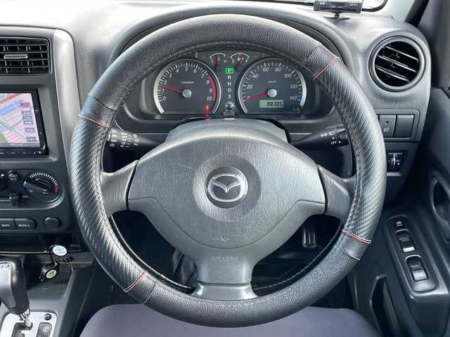 マツダ ＡＺ オフロード XC 道央・札幌 2011(平23)年 9.9万km シルキーシルバーメタリック ４WD/社外メモリーナビ/CD/DVD/BT/フルセグ/ETC/トランスファー切替/シートカバー/リモコンキー/ハロゲンヘッドライト/フォグランプ/電動格納ミラー/ドアバイザー/社外AW付夏タイヤ積込/175/80/R16/2019年/山3mm